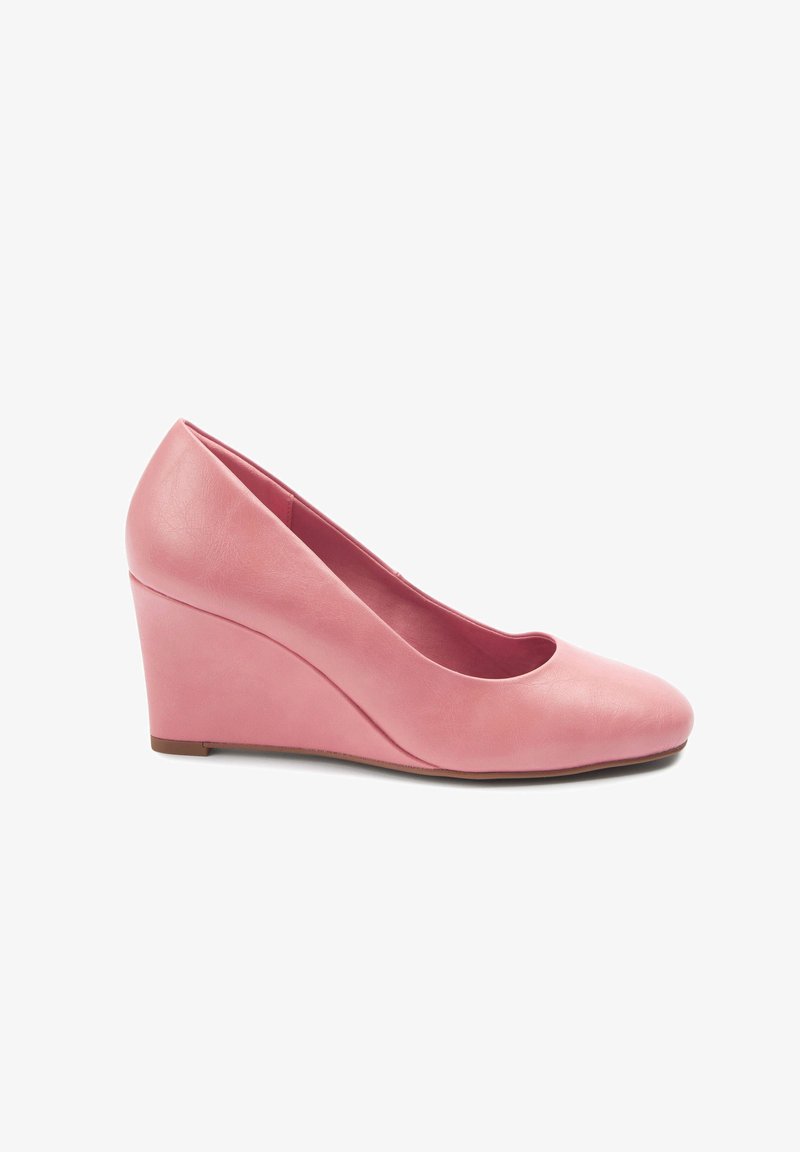 Forever Comfort Round Toe Wedges